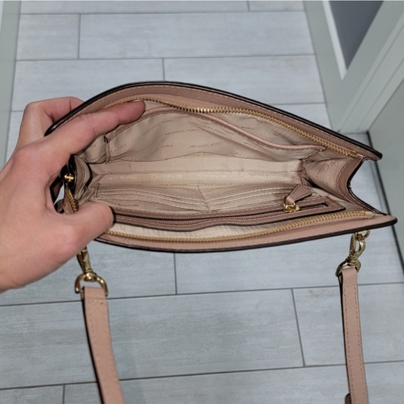 Michael Kors Crossbody Light Pink/Beige Bag with Zipper Closure and Gold Finish - Picture 7 of 8